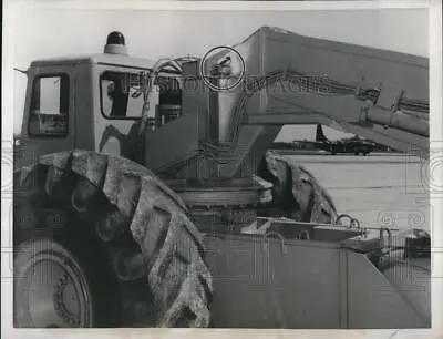 1957 Press Photo 80-ton Crane At Glenview Naval Air Station • $15.99