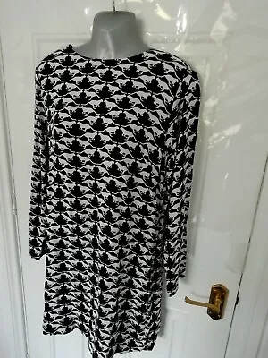 H&M Ladies Size 8 10 (36) Black White Cat Print Shift Long Sleeve Dress • $9.93