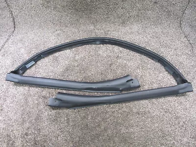 🥇05-11 Mercedes R171 Slk-class Front Windshield Weatherstrip Rubber Seal Oem • $68.69