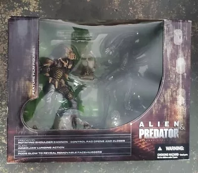 McFarlane Toys Movie Maniacs Alien & Predator Deluxe Boxed Set *Sealed • $43.78