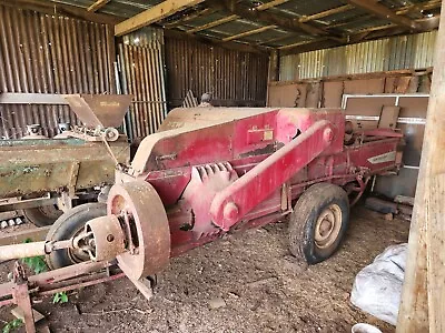 New Holland Hay Baler 281 • $4500