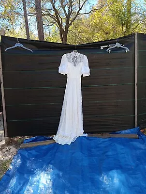 Beautiful Vintage Lace Wedding Dress Size 8-10 • $15