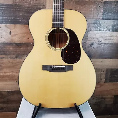 Martin 000-18 Standard Series Acoustic Guitar In Natural Hardcase Auth Dlr 211 • $2799