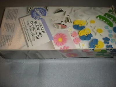 £15 • Buy Wilton Course 11 Student Cake Decorating Kit ...Read Details