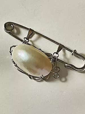 🦄Vintage Mother Of Pearl Brooch Safety Pin Pendant • $1.75