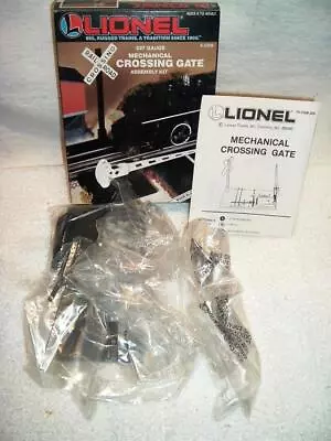 MINT Lionel 2309 Me Crossing Gate With Original Box And All Peripherals • $9.99