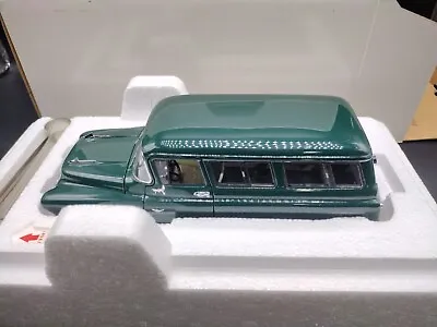 Danbury Mint 1:24 1957 Chevrolet Suburban 3100 Model DP Half Ton Brewster Green • $179.99