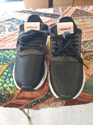 $10 • Buy Mens Running Shoes Size 9
