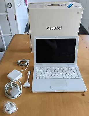 Apple Macbook 2008 A1181 Core 2 Duo 4GB RAM 120GB HDD • £50