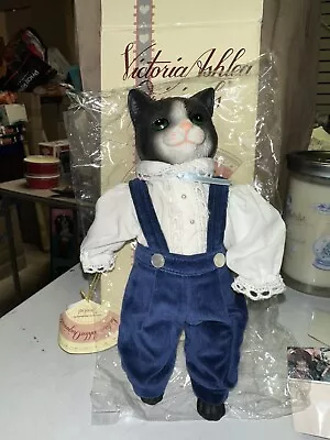 9” Goebel Victoria Ashlea Originals Cat Doll On Stand 1996 • $25