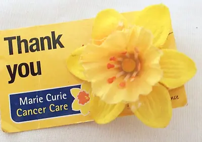 Marie Curie Cancer Care PIN BADGE Daffodil VINTAGE Charity Collectable On Card • £2.95
