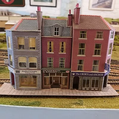 Metcalfe  Low Relief Pub And Shops Model Railway Buildings • £7.99