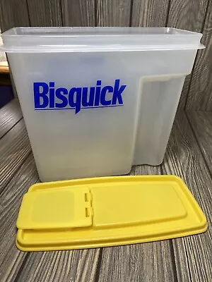 BISQUICK 13-Cup VTG Rubbermaid Servin' Saver Storage Container With A Flip Lid • $19.99