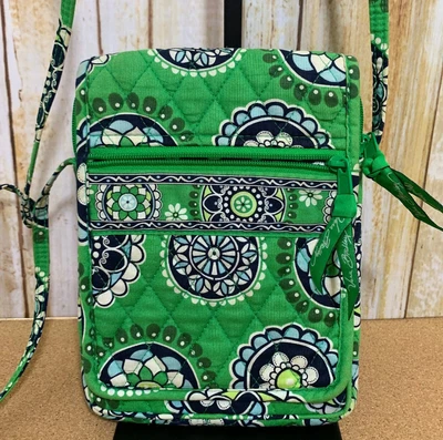 £29.03 • Buy Vera Bradley Mailbag Messenger Crossbody Style Bag In Cupcake Green Pattern