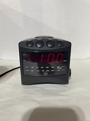 Vintage General Electric  7-4807A GE AM/FM Digital Alarm Clock Radio Cube Black • $11.99