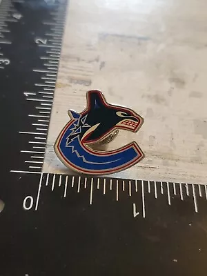 Silver Tone Pewter Vancouver Canucks NHL Hockey Hat Lapel Pin Ni • $10