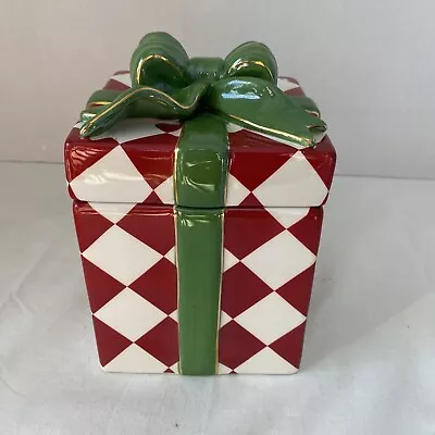 Waterford Holiday Christmas Heirloom Ceramic Gift Box Center Piece • $28