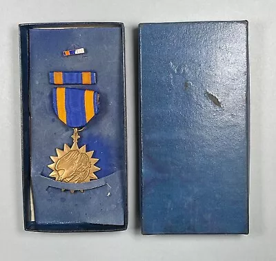 Vietnam War US Air Medal In 1967 Dated Box With Ribbon & Lapel Pin • $9.99