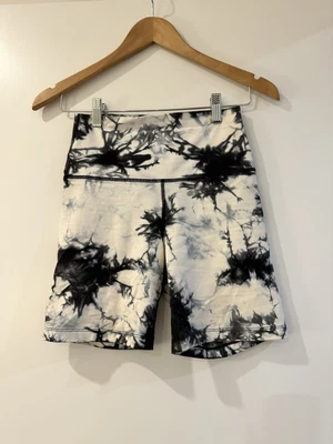 $20 • Buy Lorna Jane Tie Dye Shorts Xs