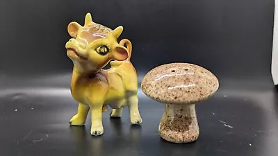 🍄 Vintage Cow 🐮 And Mushroom Salt And Pepper Shaker Set • $0.99