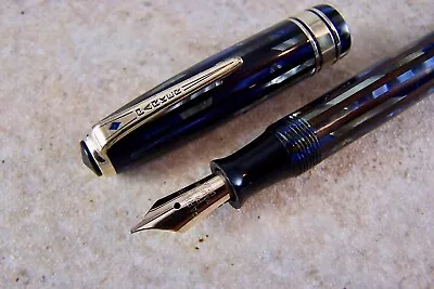 Vintage 1940 Parker Ingenue Duofold Vacumatic Fountain Pen. 14K F Nib. Restored • $132.50