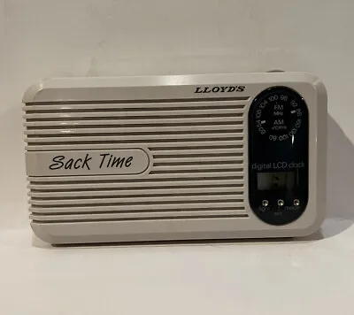 $12.95 • Buy Lloyd's Portable AM/FM LCD Clock Radio - Battery Operated - Working