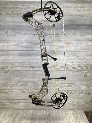 Mathews Phase4 Right Hand 29 Subalpine Bow 29  75# • $919.99