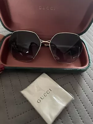 Fabulous Ladies Gucci Sunglasses GG0818SA • £170