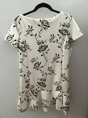 Zara Basic Cream Purple Floral Short Sleeve Dress Size Medium • $1.25