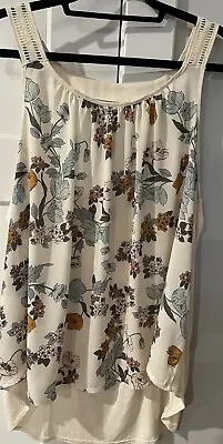 Maurices Women’s Plus Size 3 Sleeveless Blouse Ivory With Pastel Flowers • $5.50