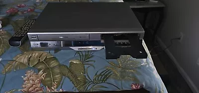 Toshiba D-VR4SU DVD / VHS Recorder Combo DVR-4 DVD Recorder With Remote  • $75