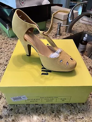 Modcloth  Yellow (mustard) Vintage Heel Shoes 9w • $41