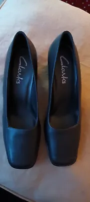 Clarks. Ladies Pewter Grey Heeled Court Shoes. Size 6. Block Heel VGC • £6