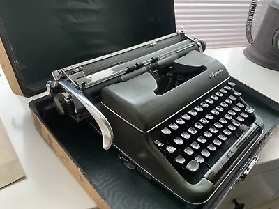 TYPEWRITER OLYMPIA Sm3 DE LUXE WIDE CARRIAGE GREEN+CHROME 1950’s • £120