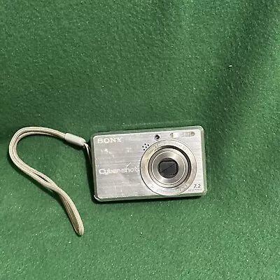 Sony Cybershot DSC-S730 7.2 MP 3x Zoom Digital Camera Silver PARTS / Repair ONLY • $29.80