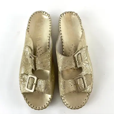 La Plume Jen Champagne Slip On 38 7.5-8 Leather Upper Leather Insole Gold Shoes • $44.99