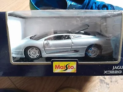 Maisto 1/24 Scale Model Car 31907 - 1992 Jaguar XJ220 - Silver • £35