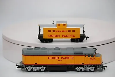 Life-Like HO Union Pacific Diesel Locomotive (3901) And Caboose (49940) - TESTED • $47.49