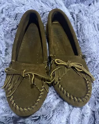 Minnetonka Moccasins 403 Kilty Suede Moccasin Sz 7.5 Brown Hard Sole Fringe Shoe • $29.99