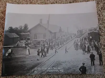 VINTAGE C & NW RAILROAD DEPOT ON THE BIG DAY In FENNIMORE WIS. 1912 PRINT • $5