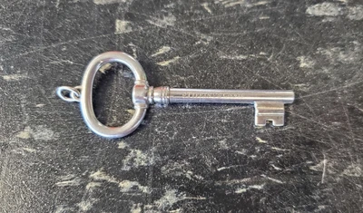 £130.43 • Buy Pre-owned Tiffany & Co .925 Oval Key Pendant