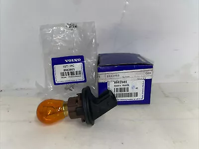 Genuine Volvo Original Front Turn Signal Bulb And Socket S60 V70 Xc70 8662985 • $35