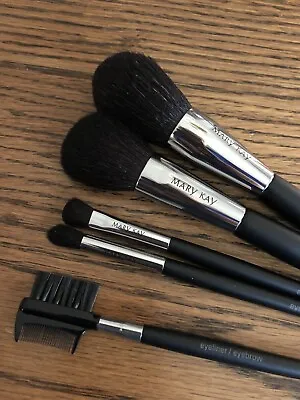 New With Case Mary Kay Essential Brush Collection - 5 Full Size Brush Set • $27.75