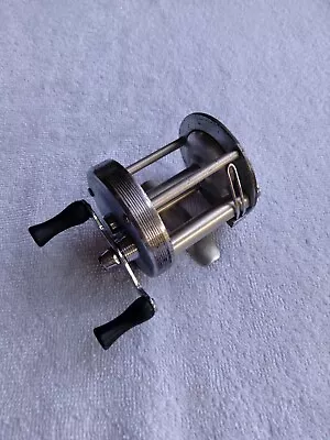 Vintage J.C. Higgins NO. 537-3101 Baitcasting Fishing Reel Etched Fishing Scene • $18.50