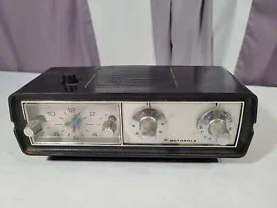 Vintage Motorola XC3GU Alarm Clock Radio  • $34.99