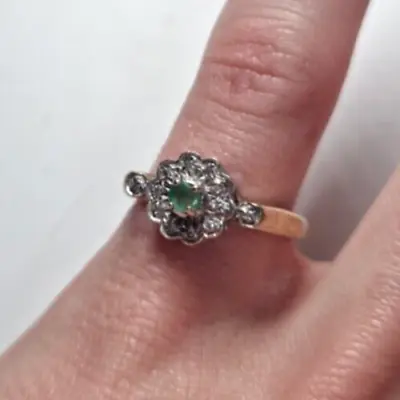 9ct Gold Ring Green Emerald And Cluster Of Diamond Gemstones UK Ring Size O 1/2 • £136