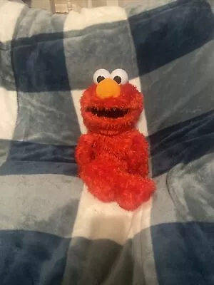 Love To Hug Elmo. WORKS!! • $6