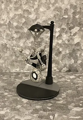 Q-FIG Marvel - SPIDERMAN Hanging From Lamp Post BLACK & WHITE - LOOTCRATE • $8.05