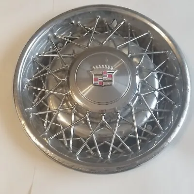 Vintage Cadillac Wire Spoke Logo Hubcap 16725 253786 1975-1985 • $59.99