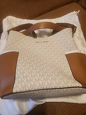 Michael Kors Vanilla Signature Acorn Leather Bedford Bucket Bag Purse • $200